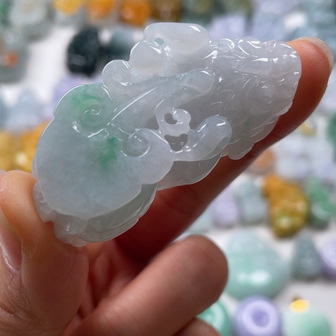 翡翠吊坠(赠链)未镶嵌