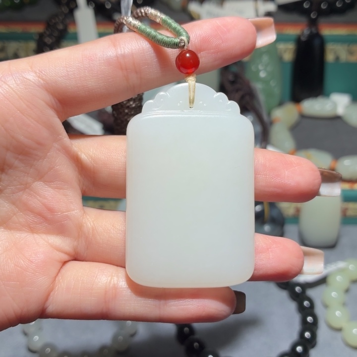 和田玉未镶嵌吊坠(赠链)