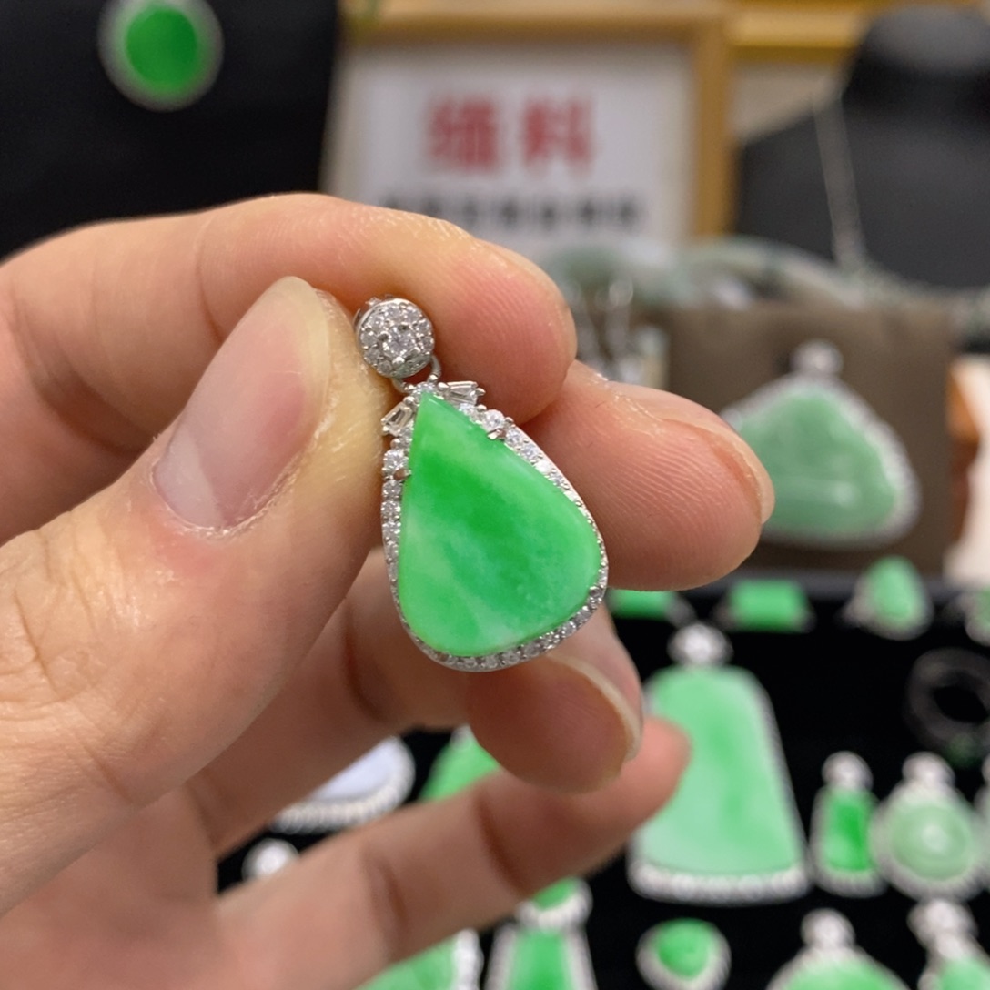 翡翠颈饰银S925镶嵌天然翡翠