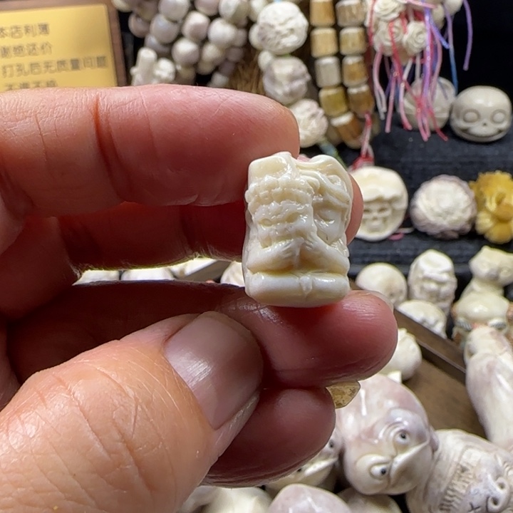 波***姐非金属配饰鹿角雕刻