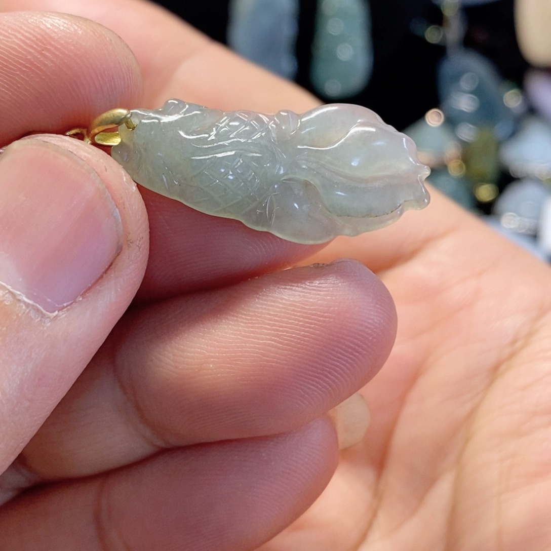 翡翠未镶嵌颈饰天然缅甸翡翠A货金鱼吊坠
