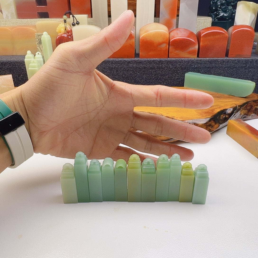 张***峰老挝石老挝精品展区