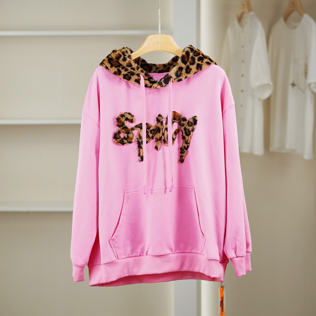 麦迪尚品【文M】51105284 春秋时尚大口袋拼接豹纹连帽卫衣女装