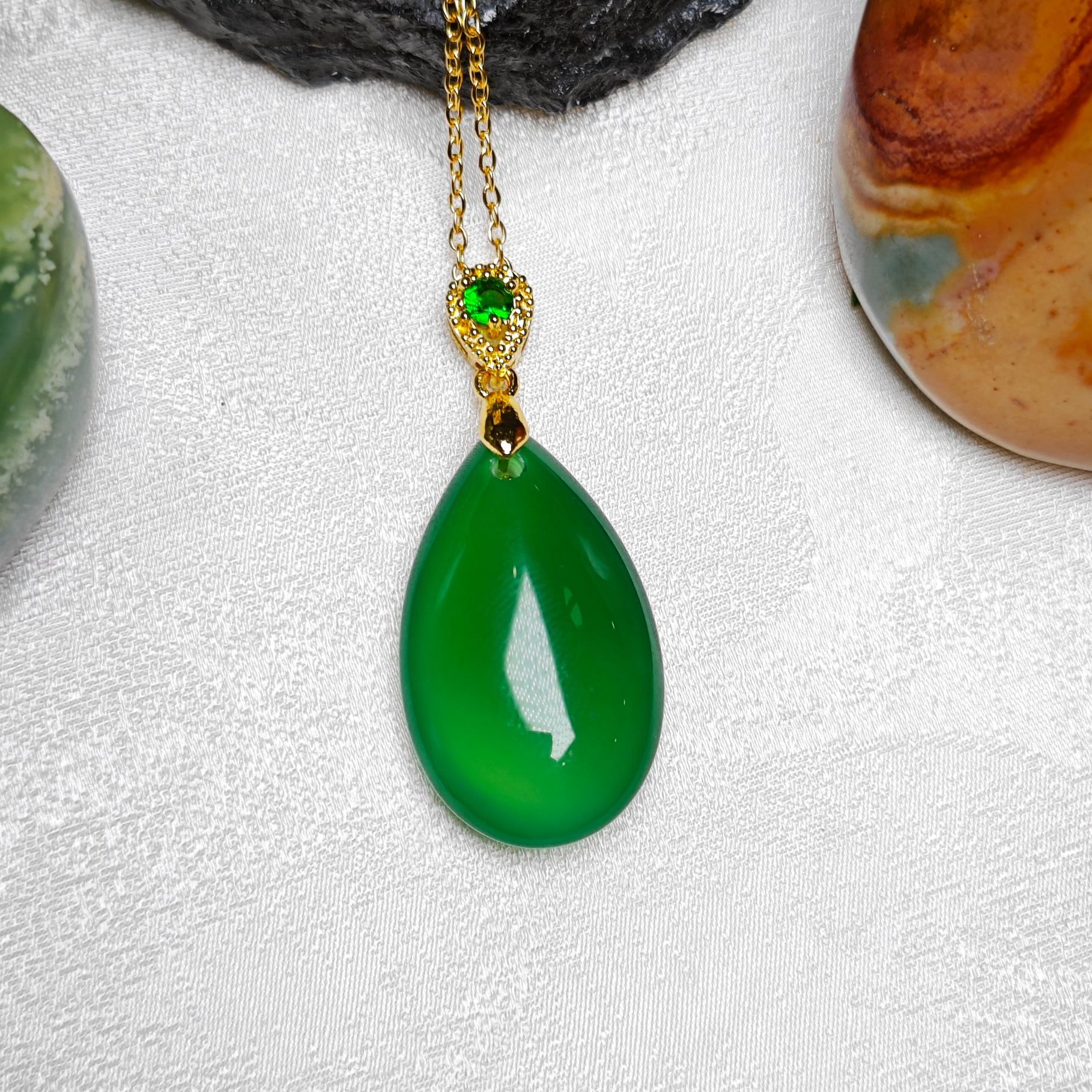 绿色天然玛瑙水滴吊坠/HGQ-MNDZ-153(多样性发货)