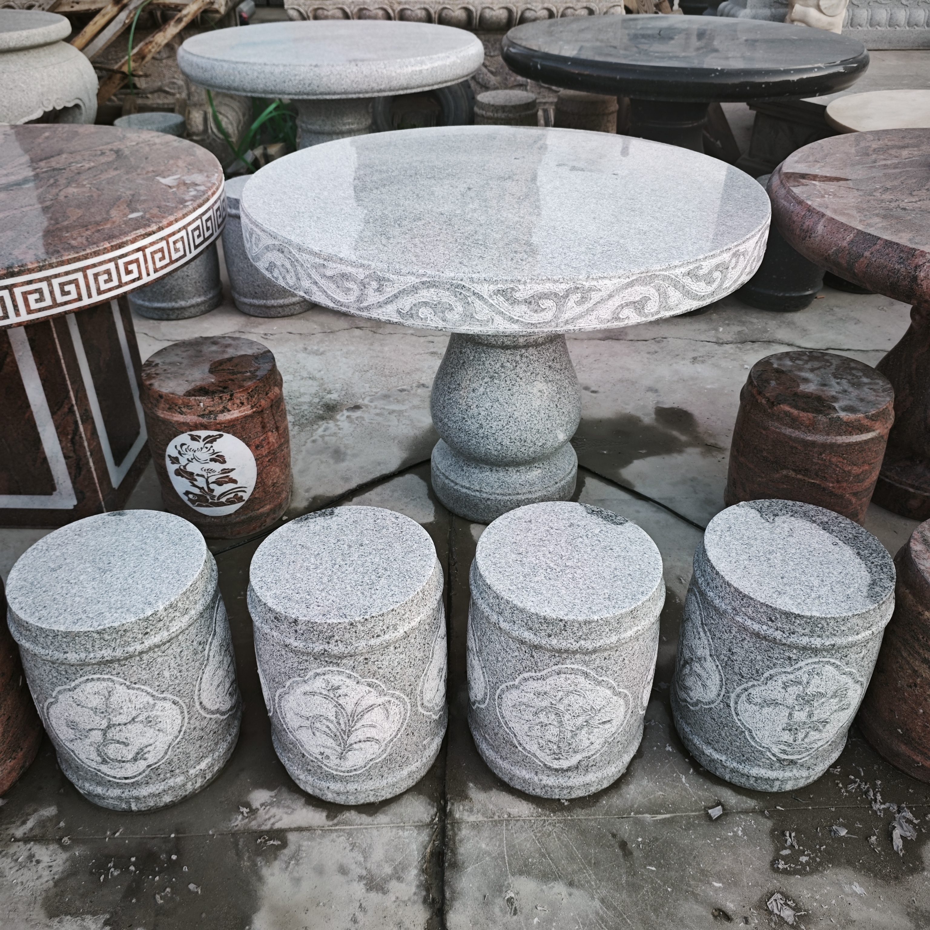 天然花岗岩石桌石凳适合庭院户外别墅使用