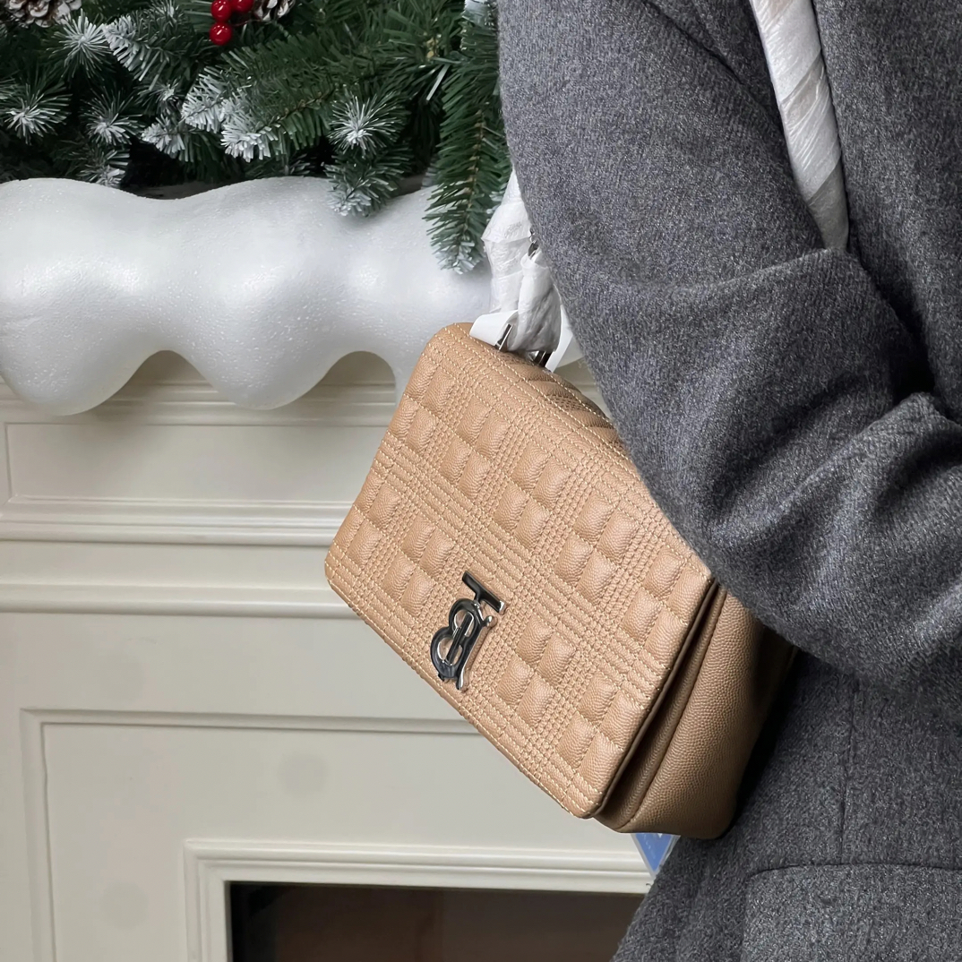 99新 BURBERRY/博柏利 burberry Lola奶茶色荔枝纹 /99新