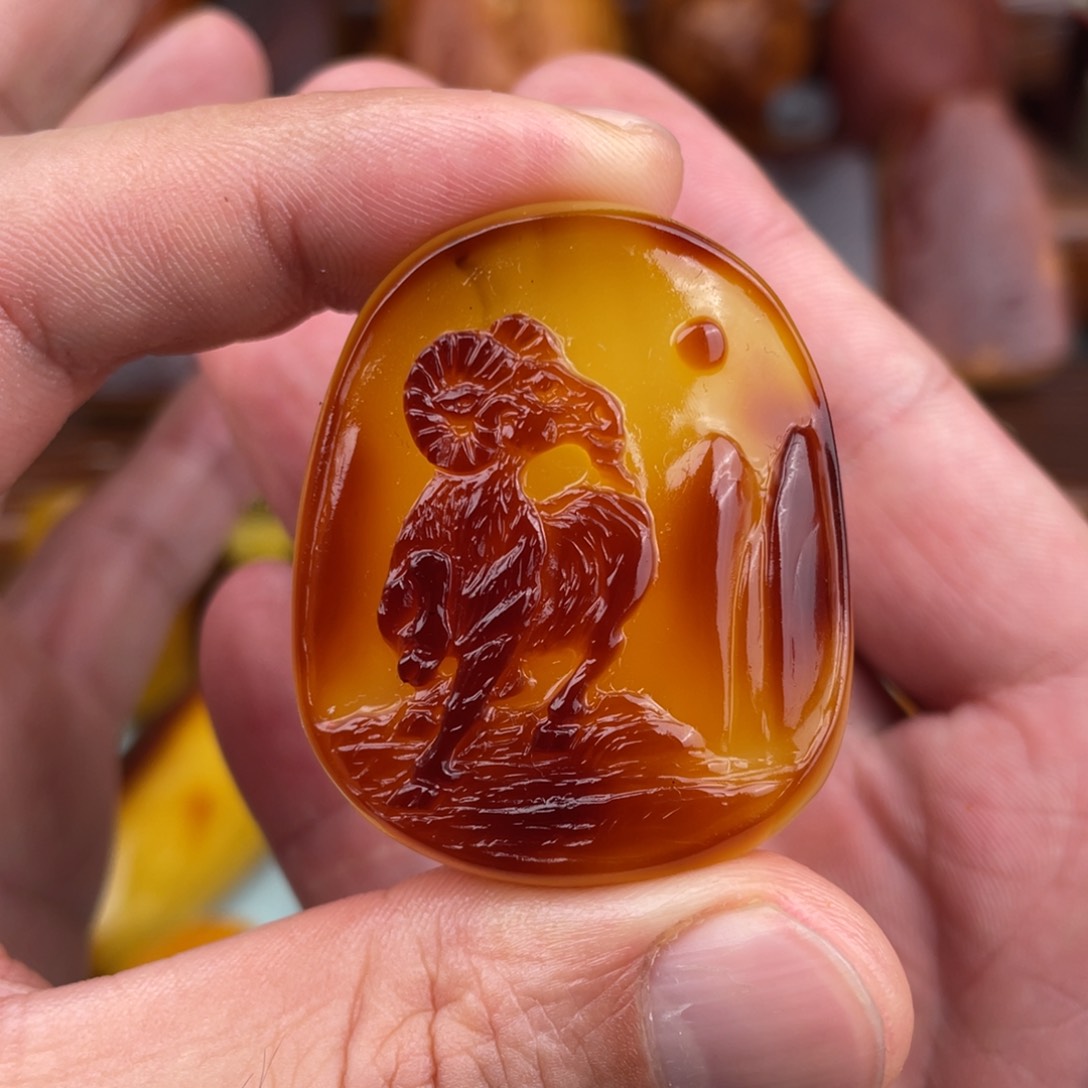 定制琥珀未镶嵌蜜蜡雕刻吊坠