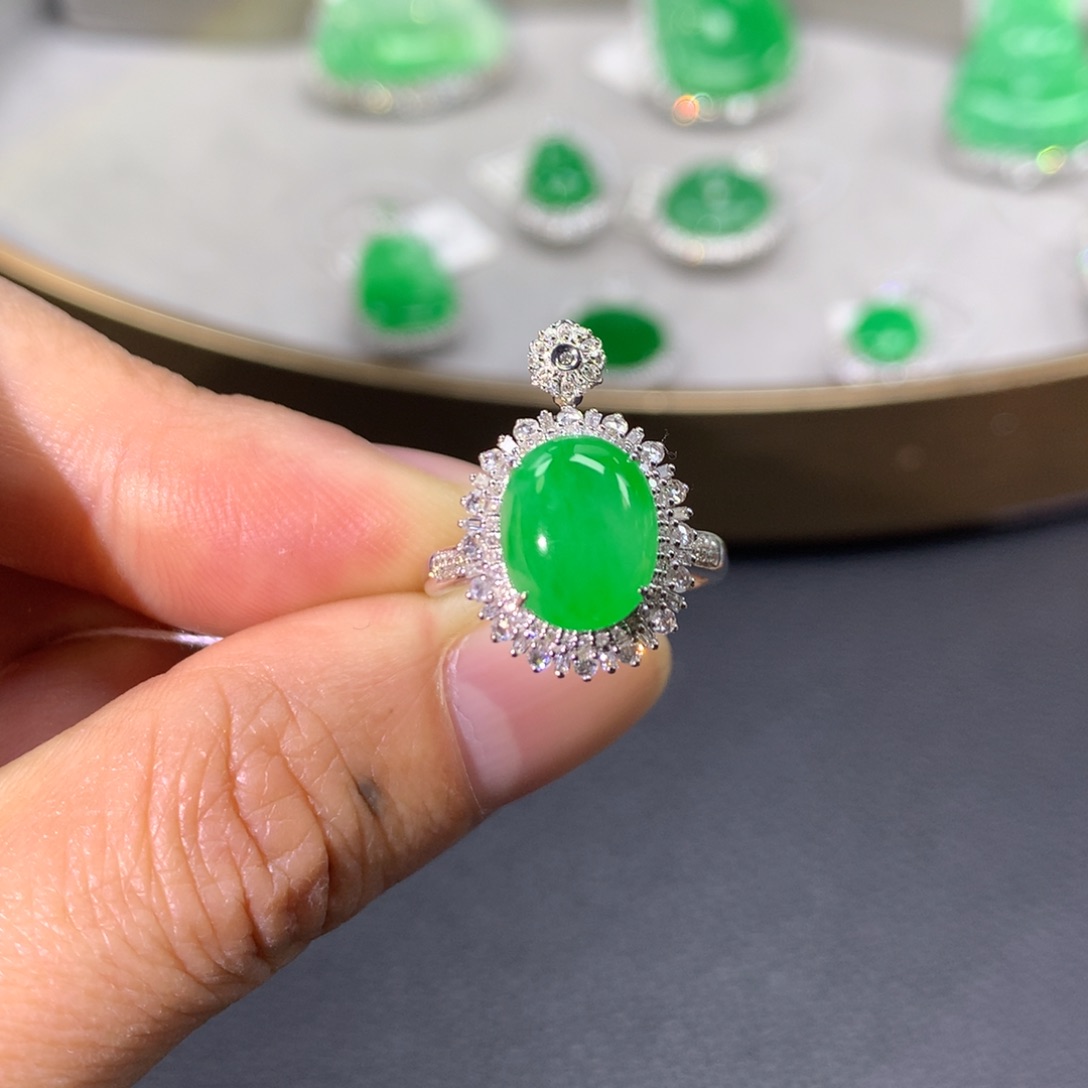 翡翠戒指18K金镶嵌翡翠