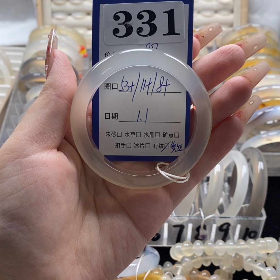 ฅ****玛瑙/玉髓未镶嵌手镯