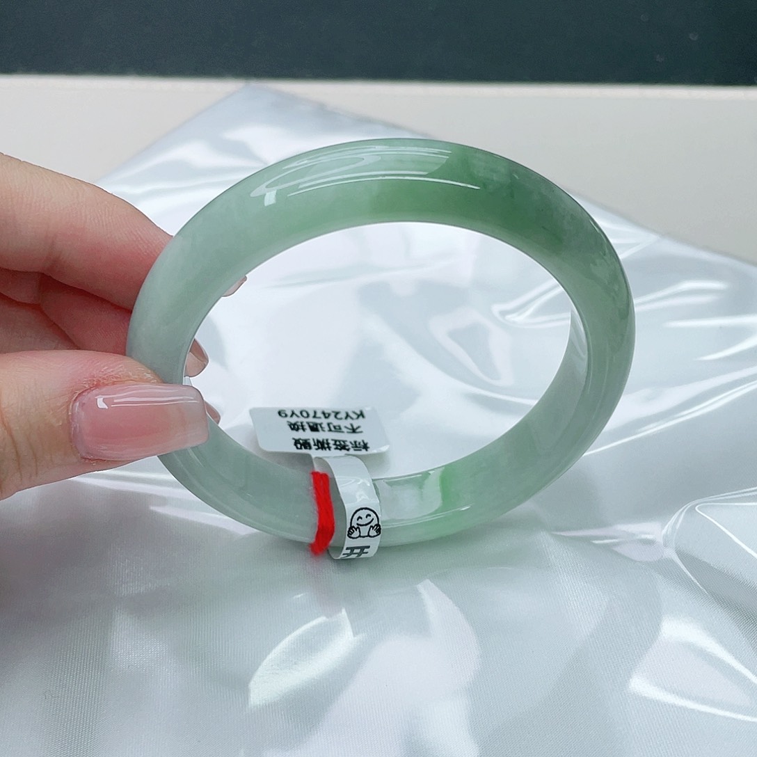 翡翠手镯未镶嵌正60.6