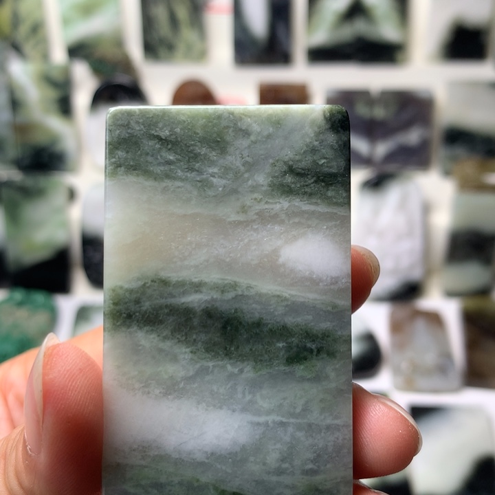 。***…独山玉未镶嵌颈饰