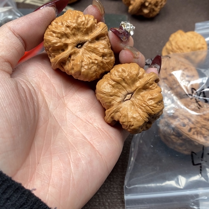 文玩核桃吊坠蛤蟆头微修