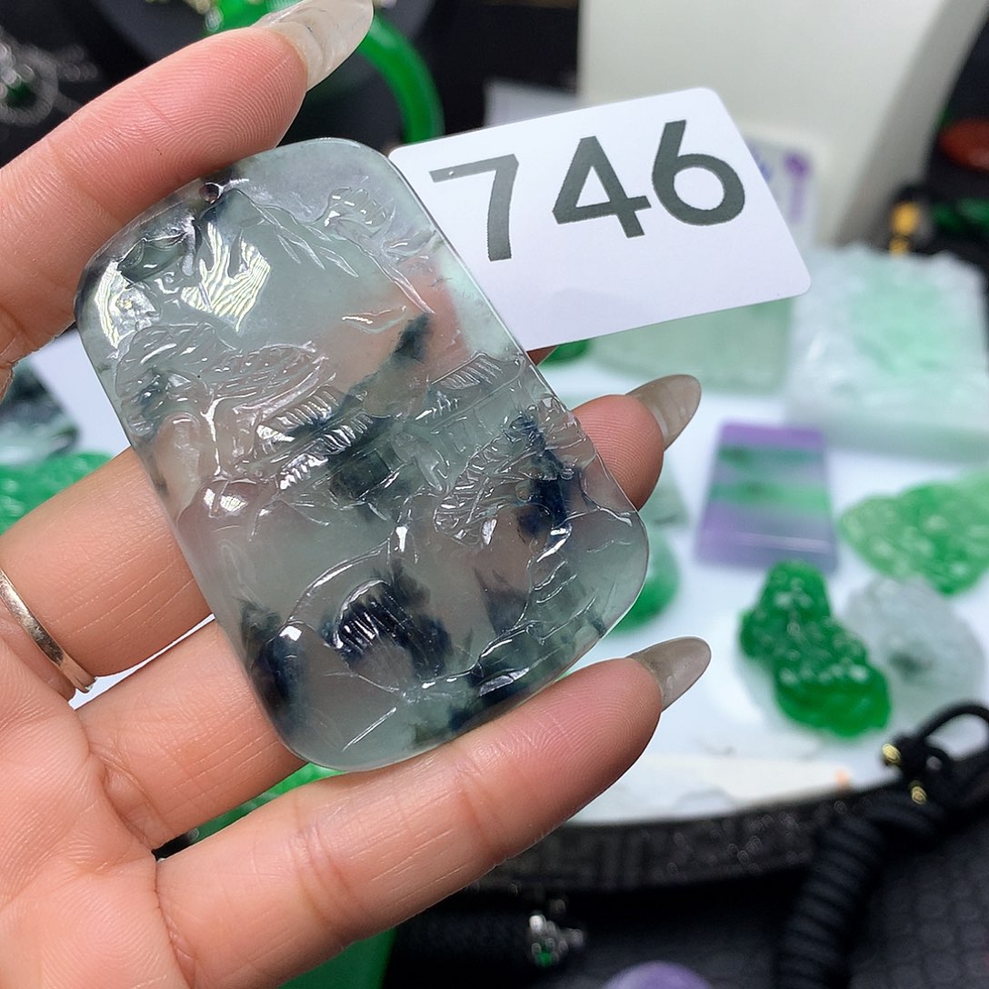 翡翠吊坠(赠链)未镶嵌