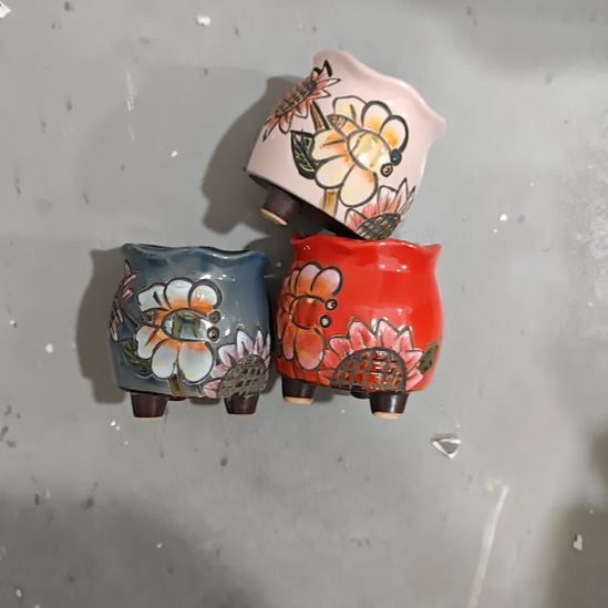 当场拍满15元发货不凑不发，花盆盆口不方不圆有针孔黑点是正常的，