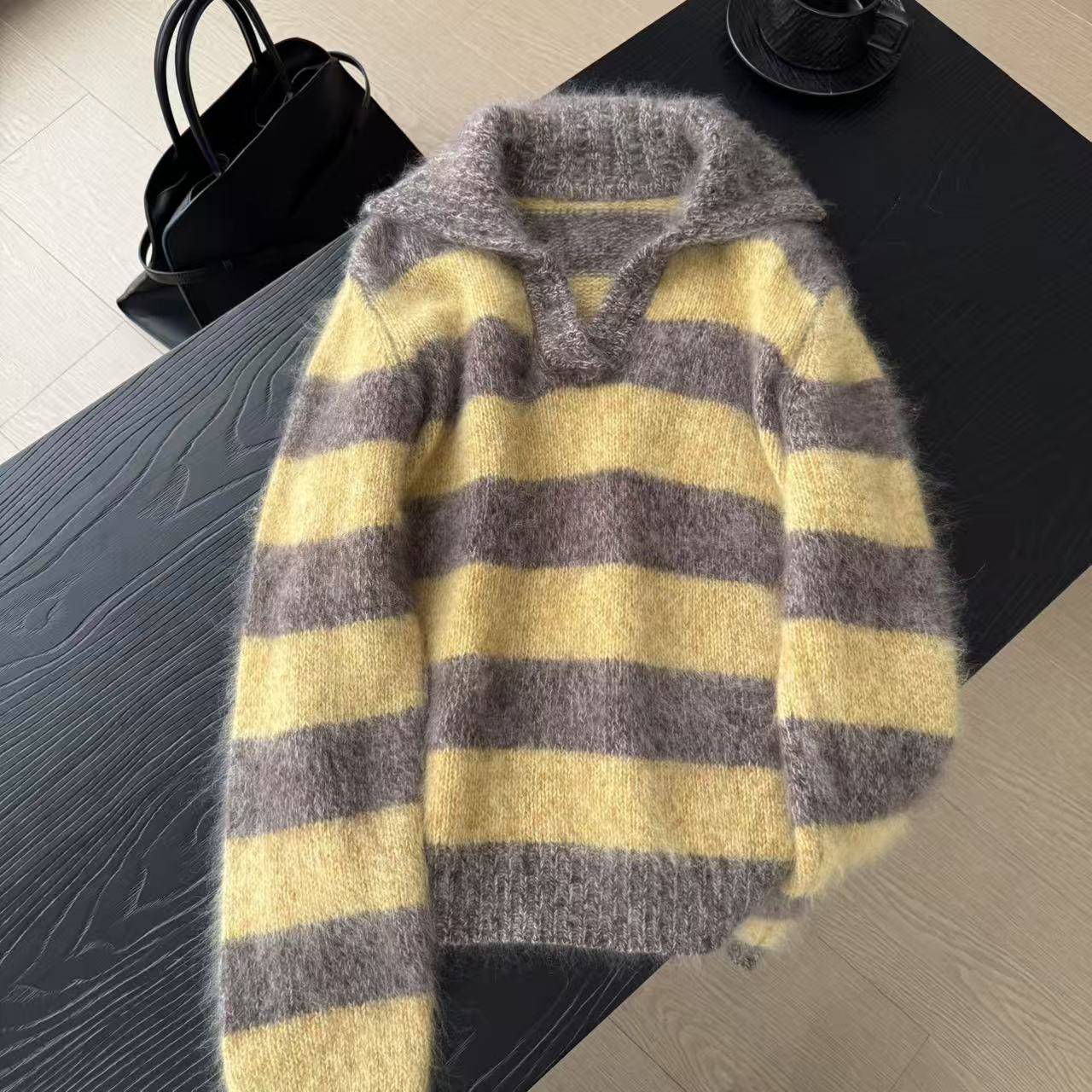 yuhee “黄色条纹”高品质条纹拼色剪刀领拉绒毛衣1123-13