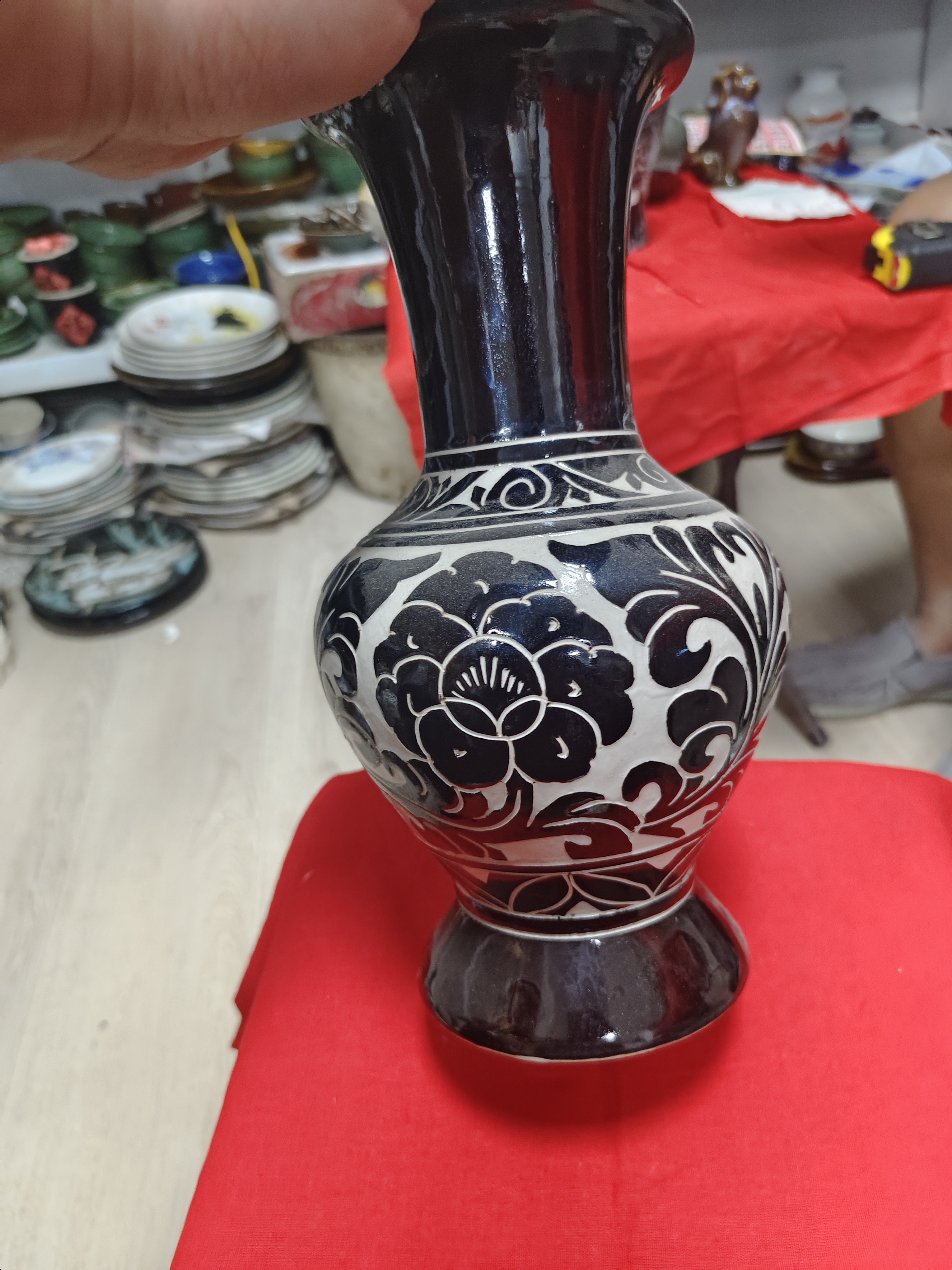 瓷片黑刻花瓶子一对