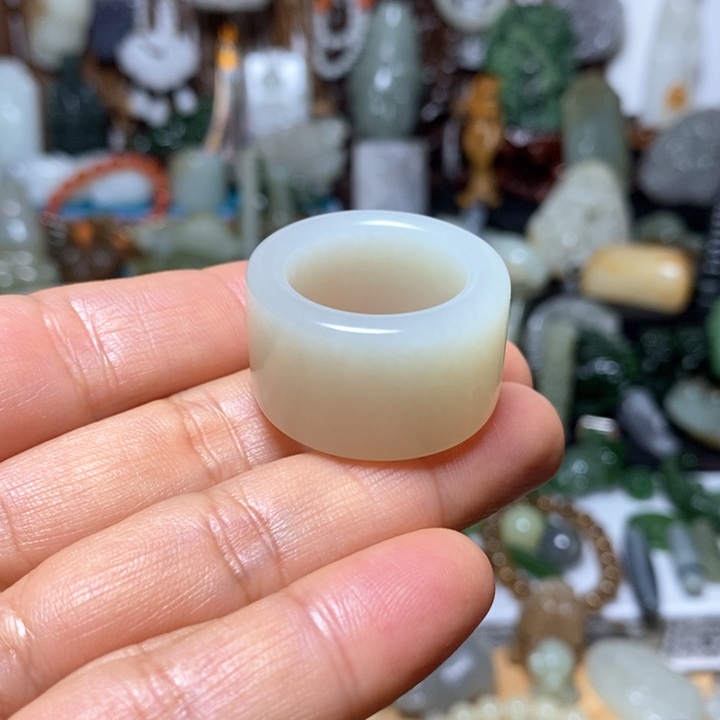 锦***程和田玉未镶嵌戒指