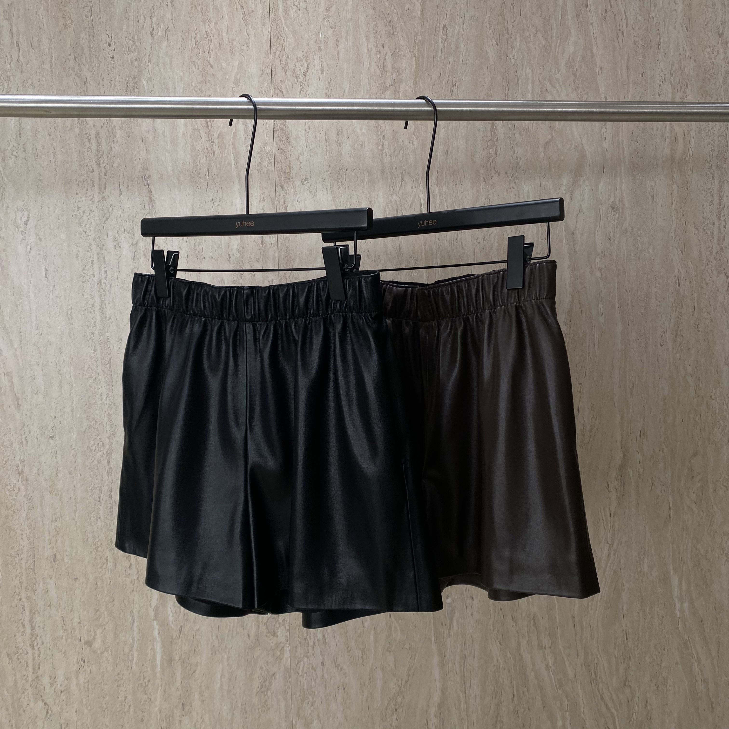 yuhee "洒脱风度" 高品质经典简约pu皮松紧高腰短裤