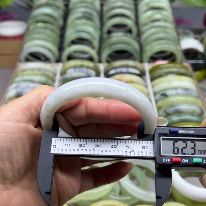 蛇纹石玉未镶嵌手镯58