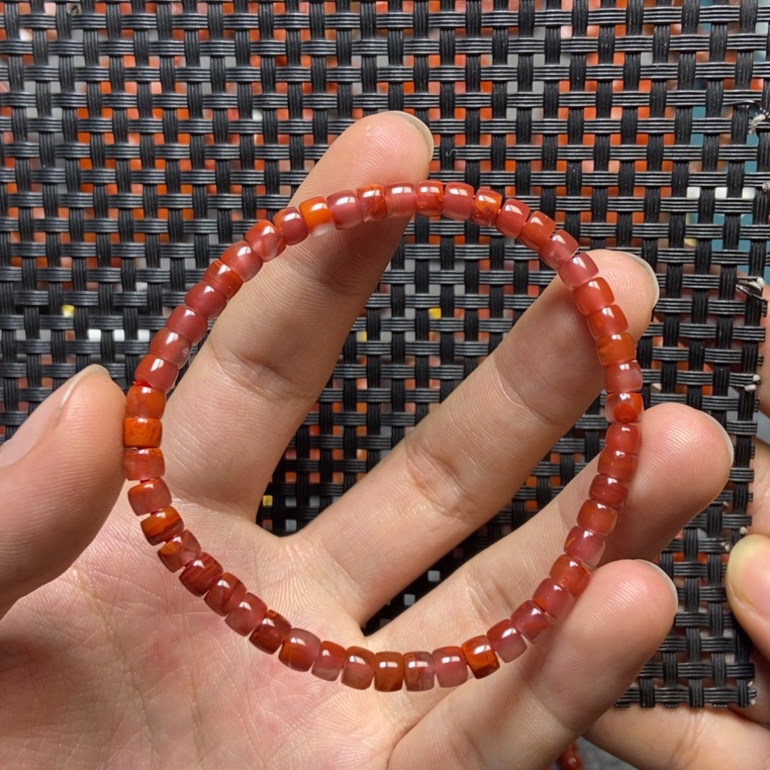 南红玛瑙未镶嵌手串4+’mm