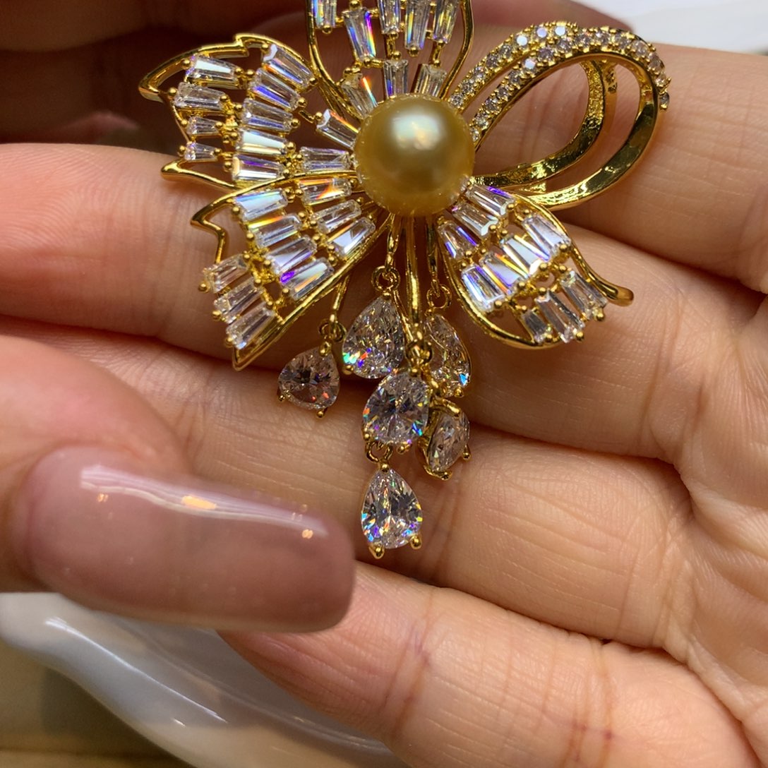 未镶嵌胸饰海水珍珠