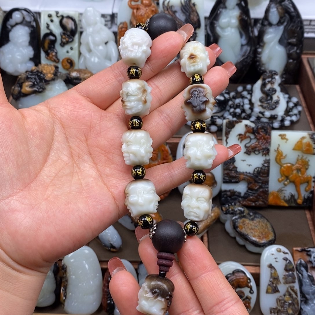 颈饰未镶嵌和田玉