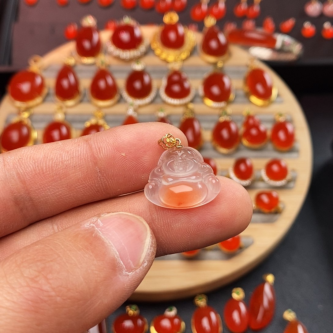 南红玛瑙颈饰18K金镶嵌