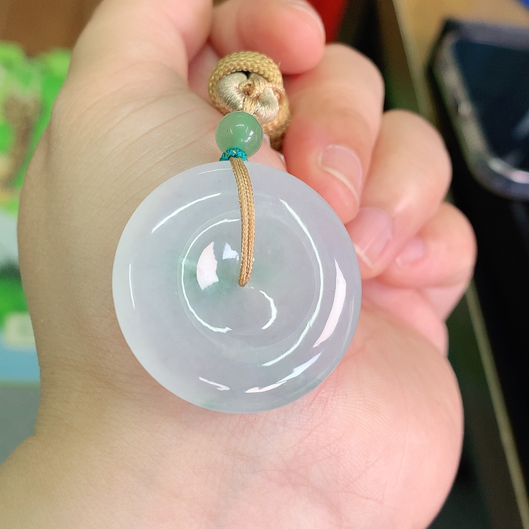 翡翠颈饰未镶嵌飘绿大扣33*6