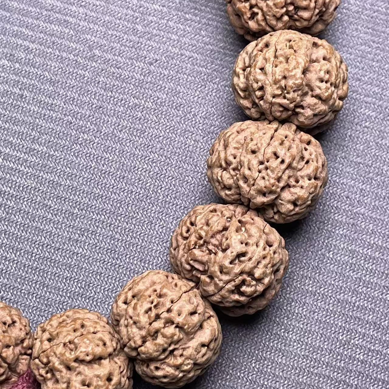 19mm原生满肉蜂窝梅花（中）编号270  金刚菩提手串