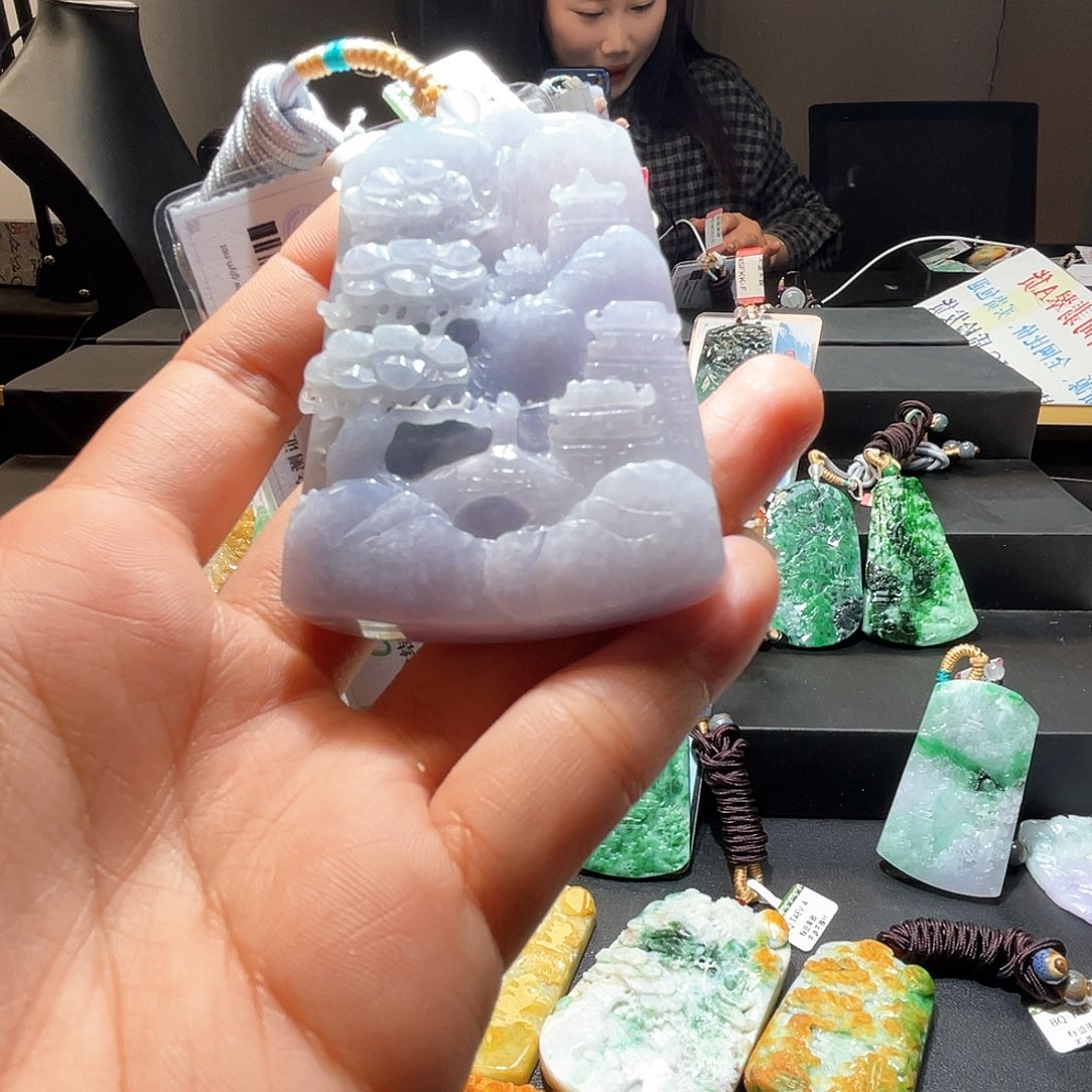 颈饰未镶嵌翡翠一