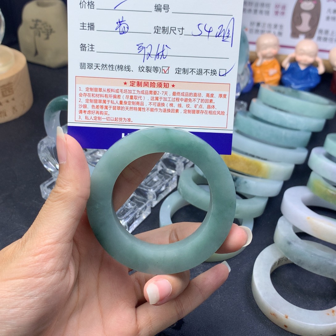 抖***子未镶嵌翡翠手镯定制翡翠