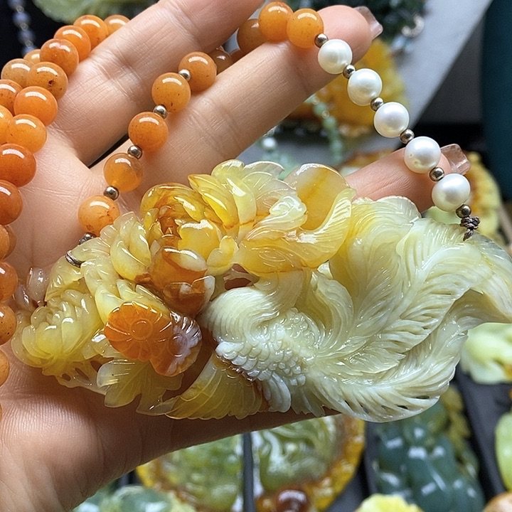 蛇纹石玉挂件未镶嵌