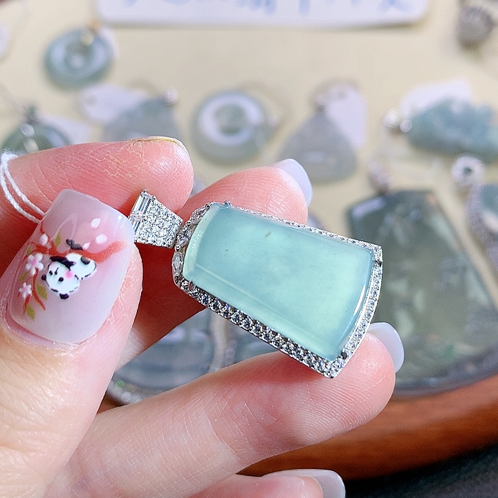 翡翠颈饰银S925镶嵌翡翠