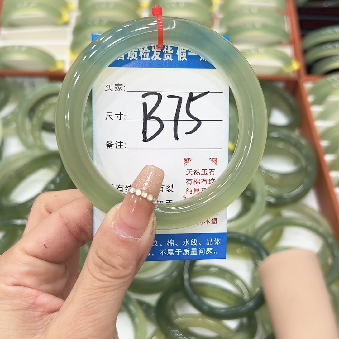 鸿***司蛇纹石玉未镶嵌手镯