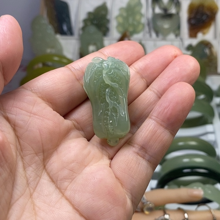 蛇纹石玉吊坠(不含链)未镶嵌