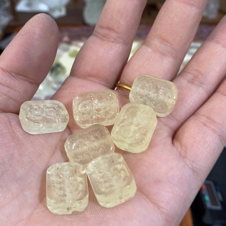 黄水晶花牌未镶嵌水晶