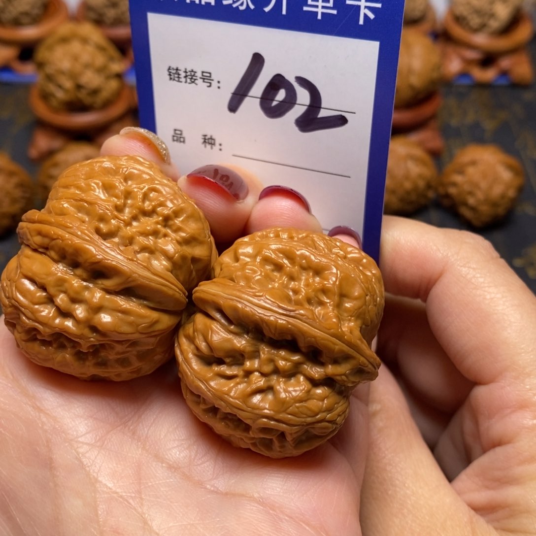 文玩核桃把件元宝全品39。 102