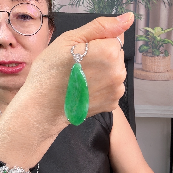 翡翠颈饰18K金镶嵌福瓜