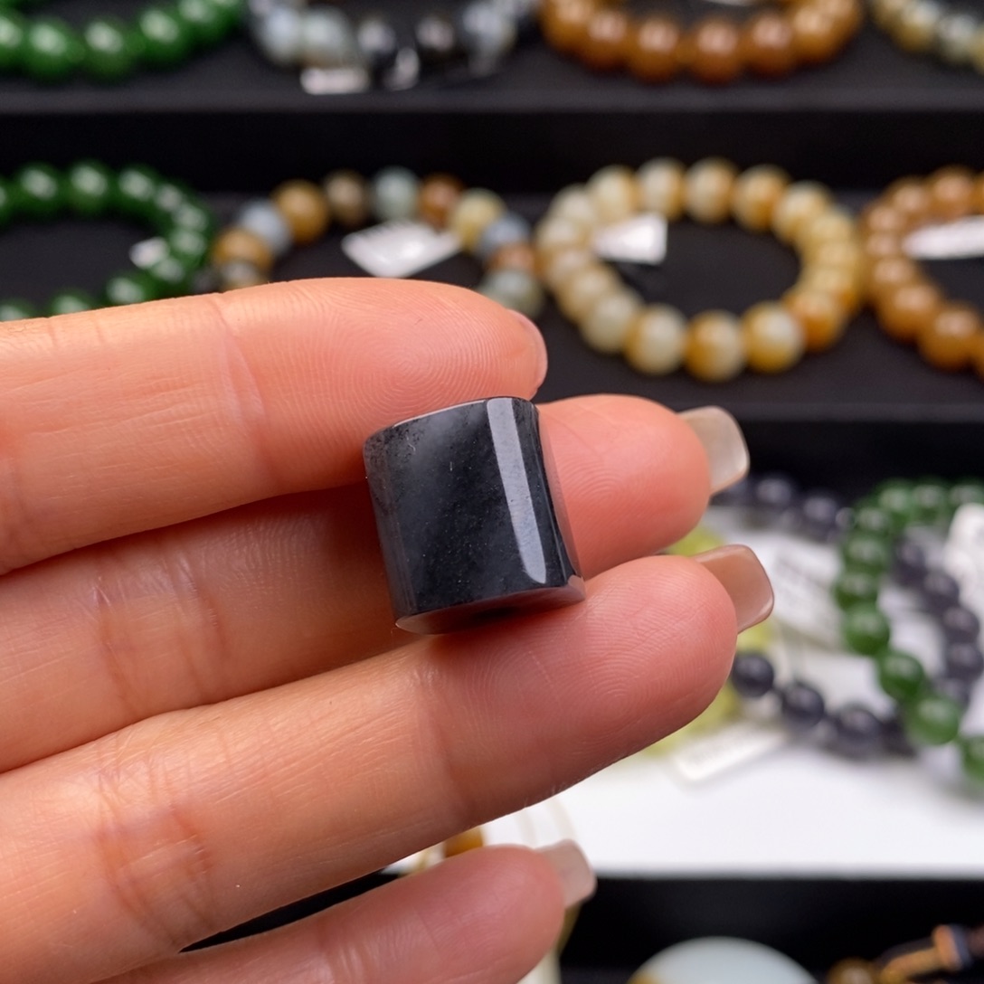 用***7和田玉未镶嵌手串