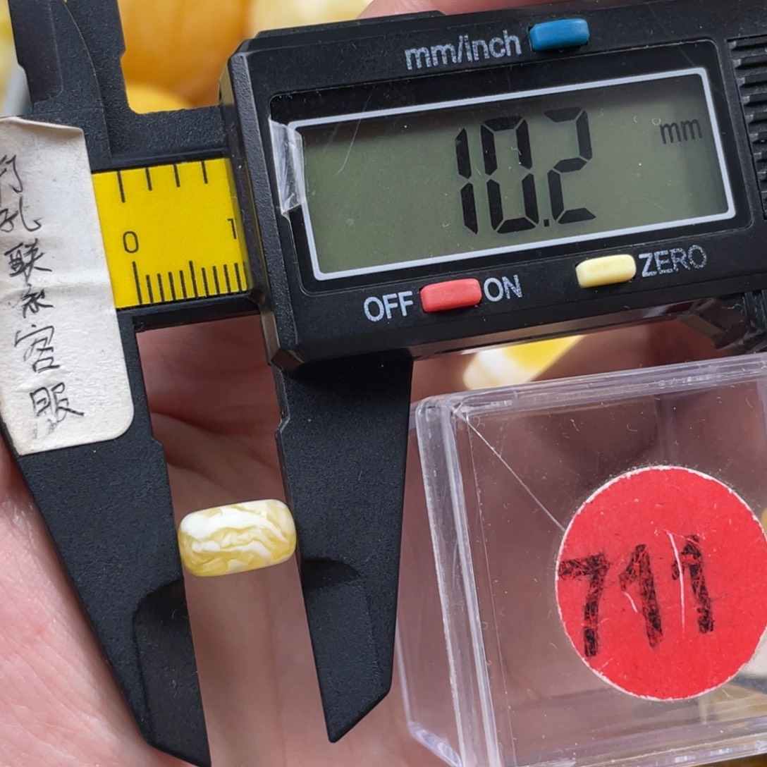 蜜蜡未镶嵌珠宝奇石