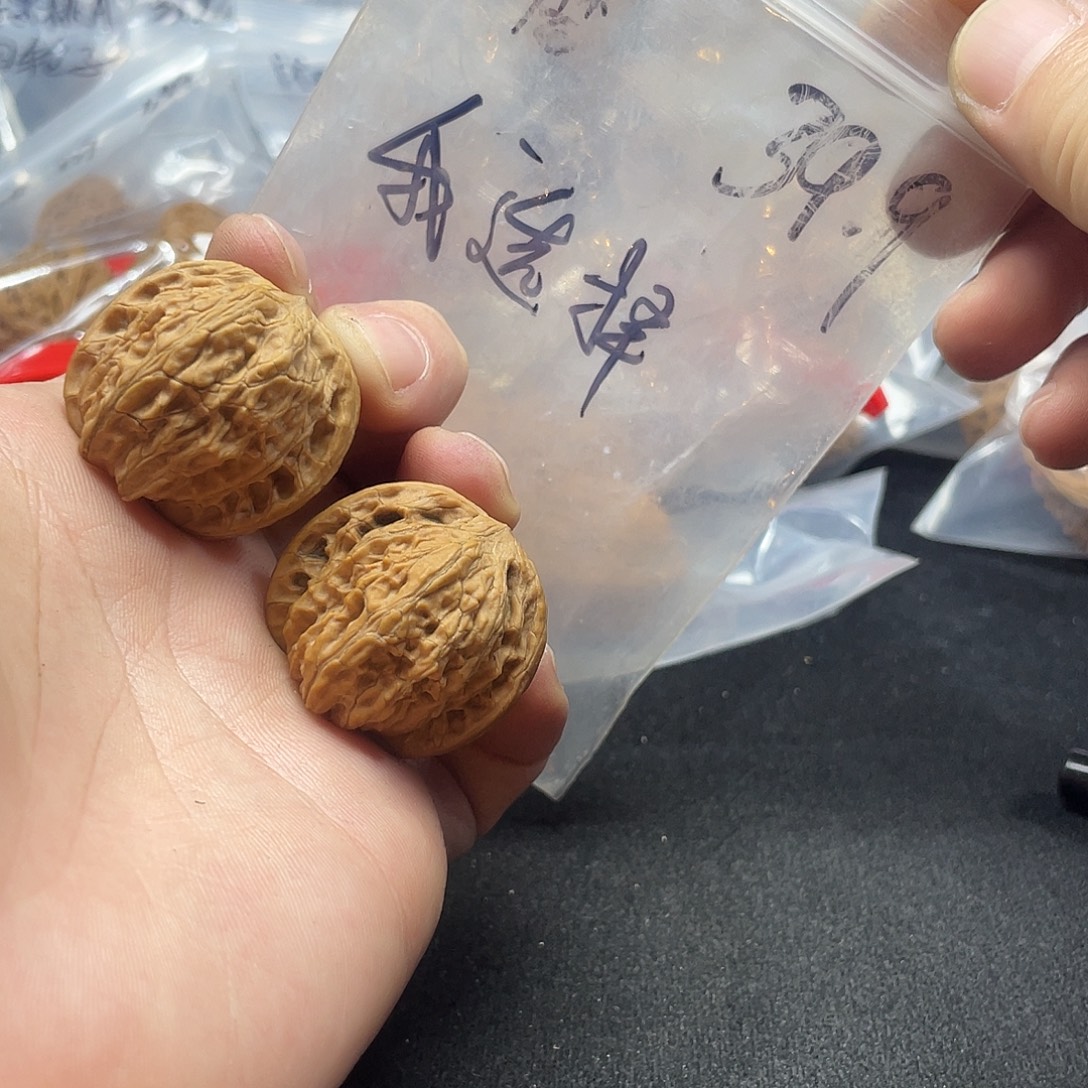 我***默文玩核桃把件磨盘