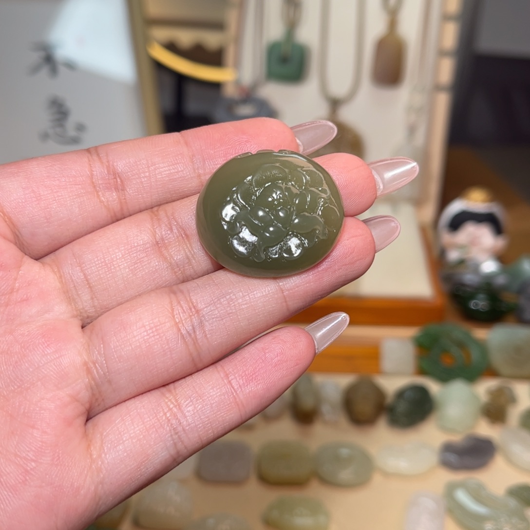 和田玉颈饰未镶嵌涵*