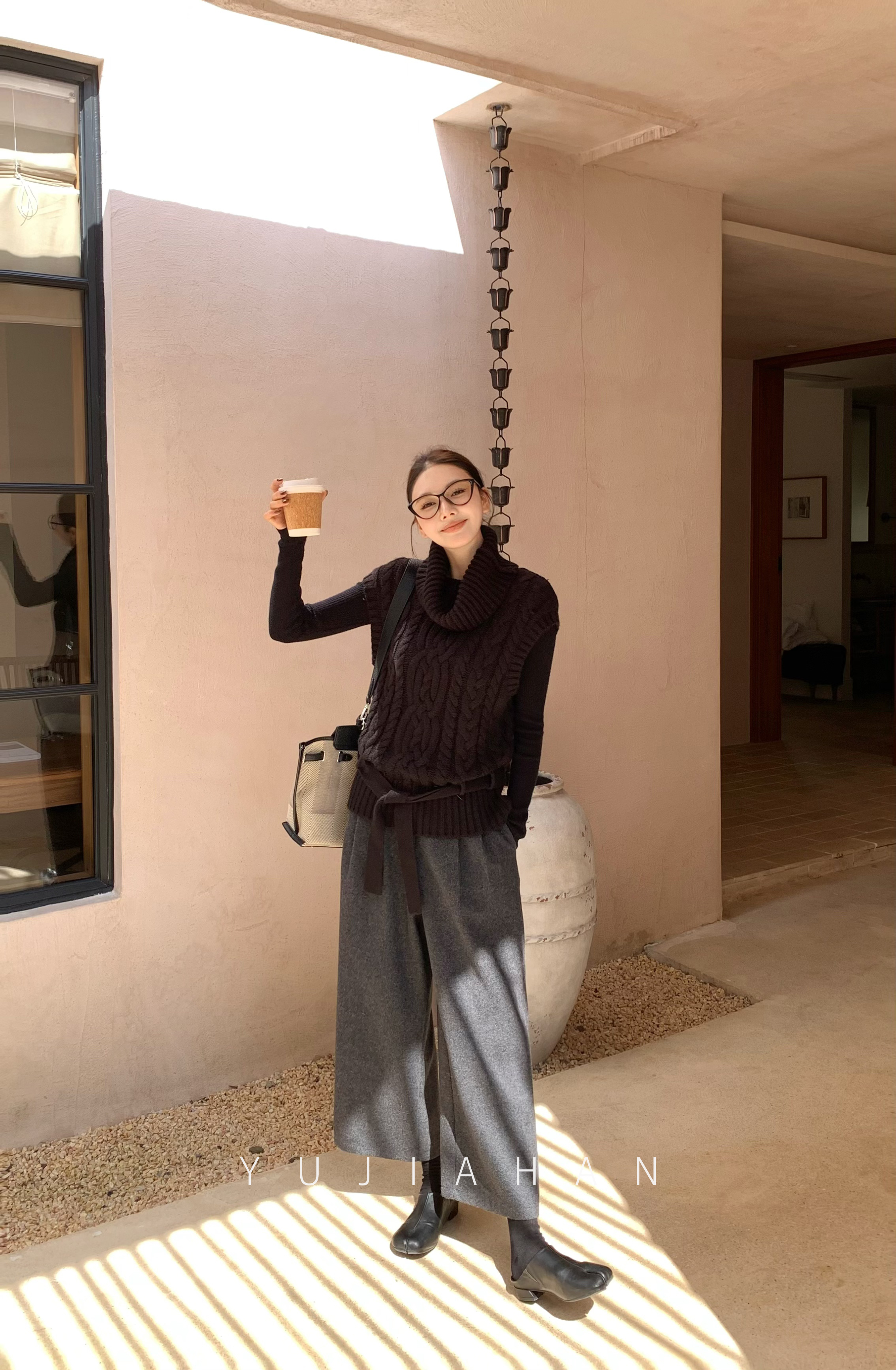 YUJIAHAN「绒绪漫卷」粗针编织立体大麻花高领小飞袖绞花毛衣背心