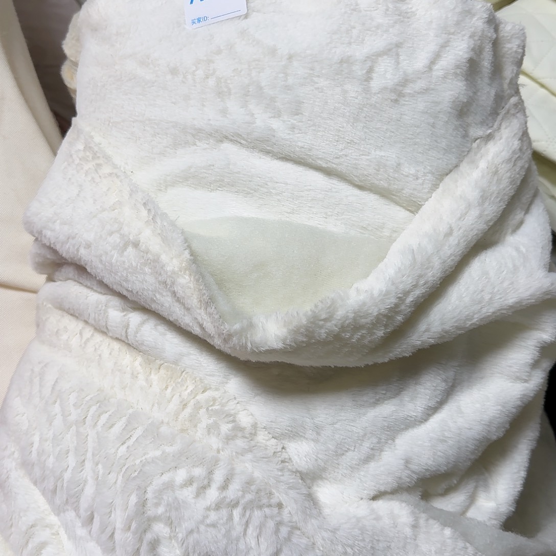 奶白色兔毛加棉¥16 ， 2米733