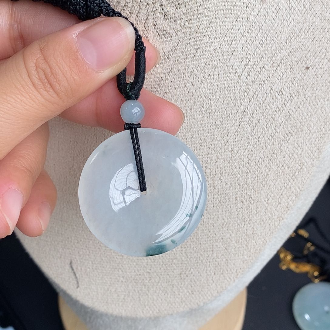 翡翠颈饰未镶嵌翡翠首饰