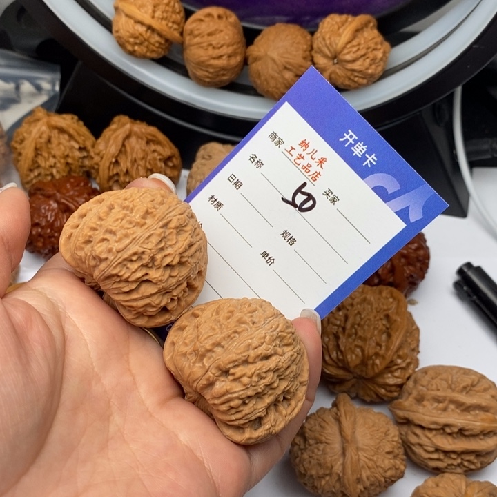 文玩核桃吊坠50泥鳅