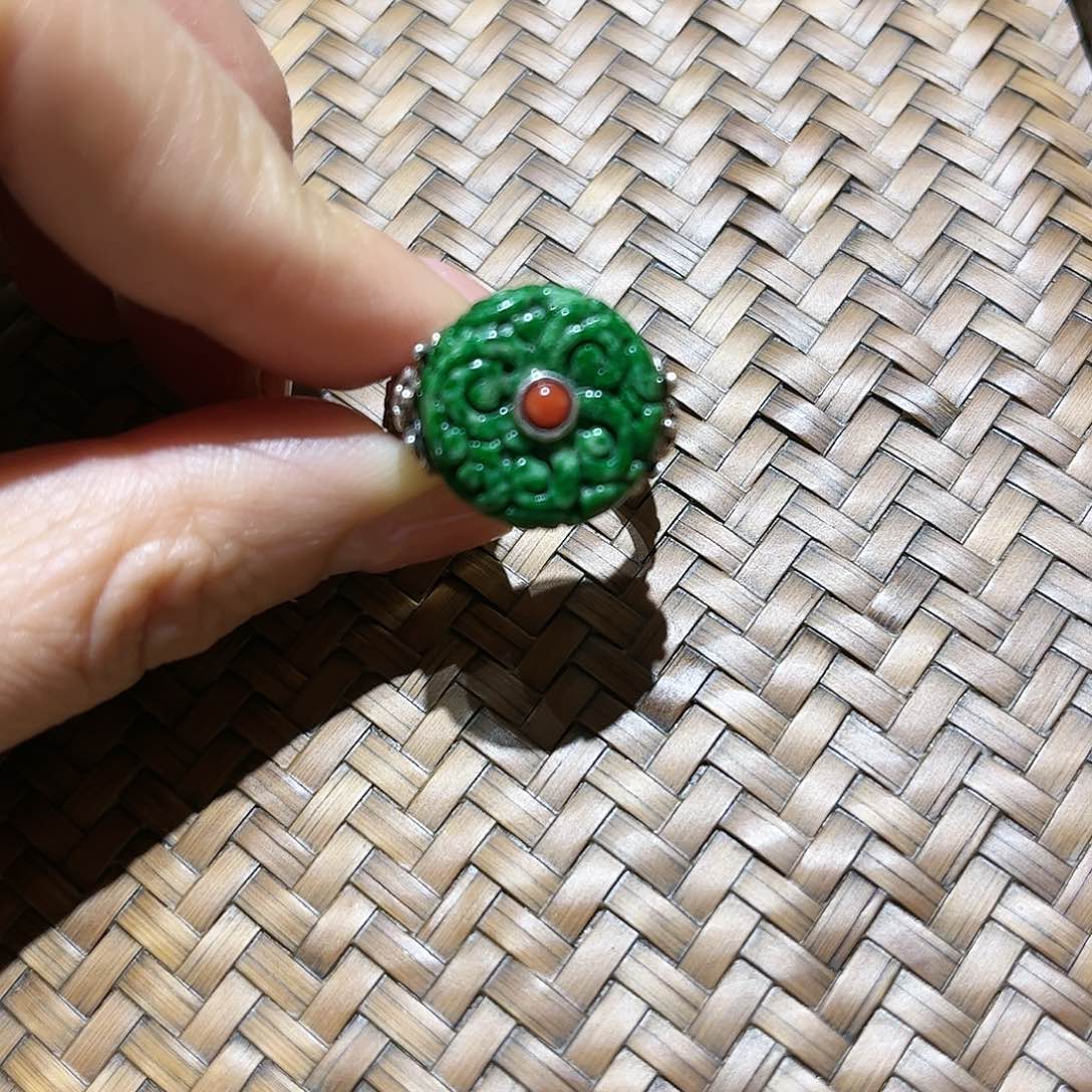 翡翠银S925镶嵌戒指个性十足时尚