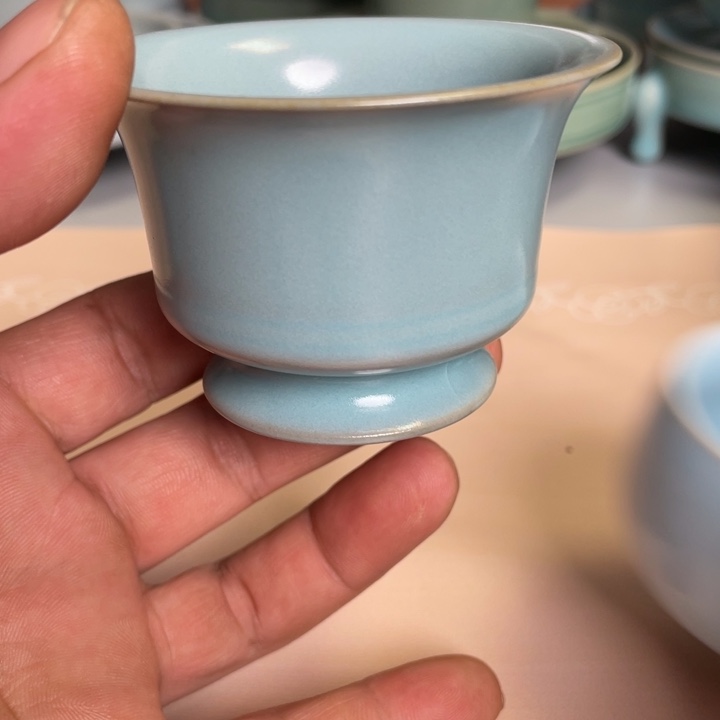 杯子天青釉 卷足马蹄单杯