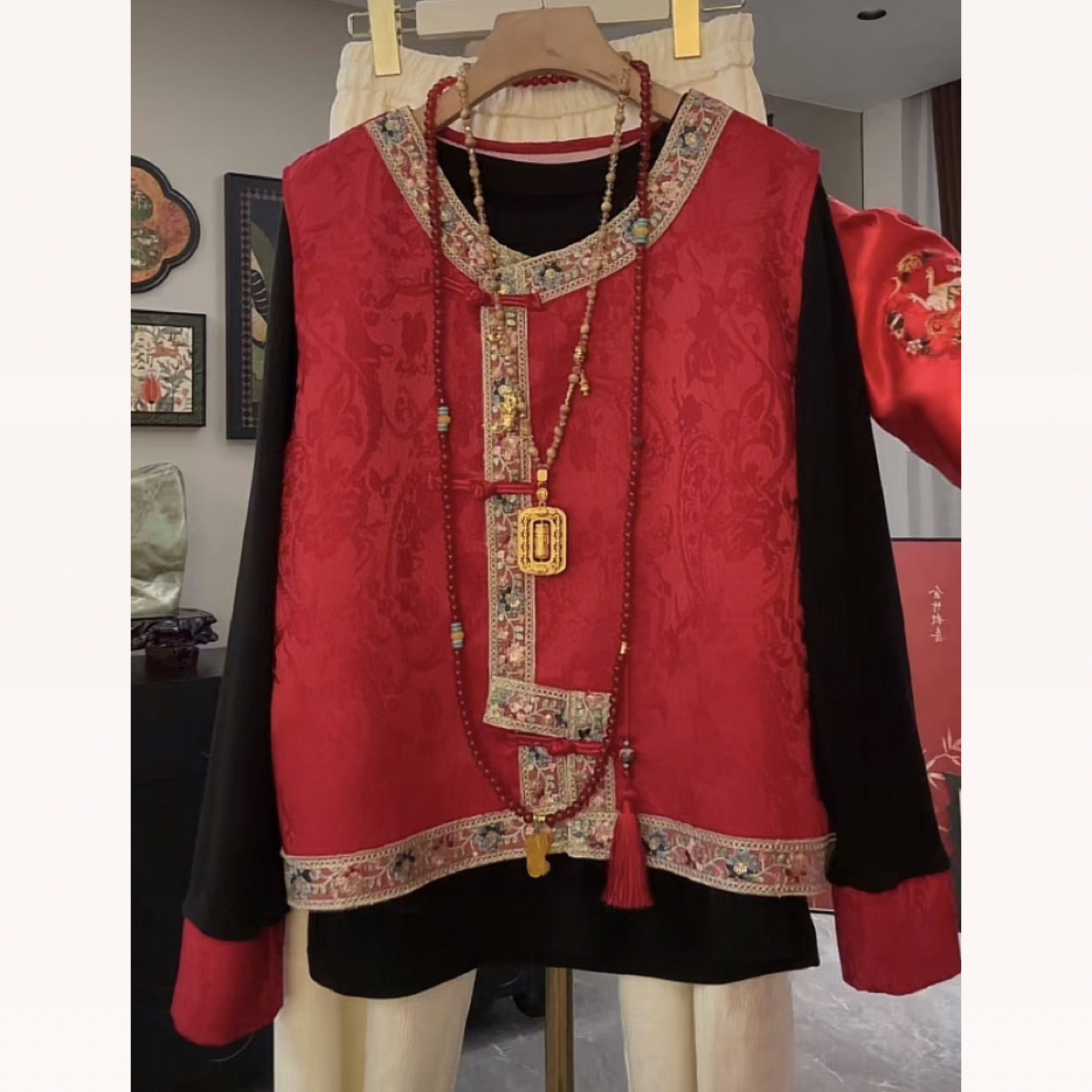 新中式轻奢国风亮片刺绣盘扣马甲打底衫两件套装大码女春秋冬上衣