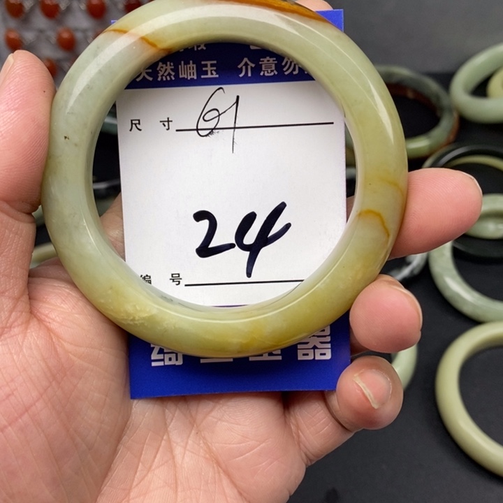 蛇纹石玉手镯未镶嵌